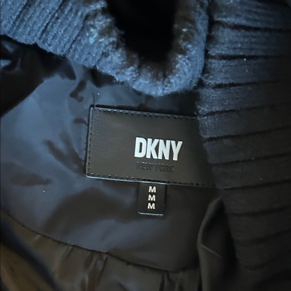 NWOT DKNY water-resistant puffer coat with a fixed bib - Picture 5 of 11